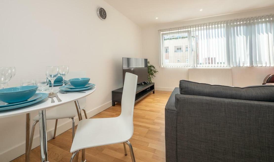 Easystay Slough Central Free Parking Eksteriør billede